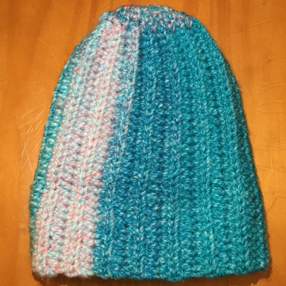 🌺 Baby hat, hand crocheted pink and blue - Picture 6 of 8